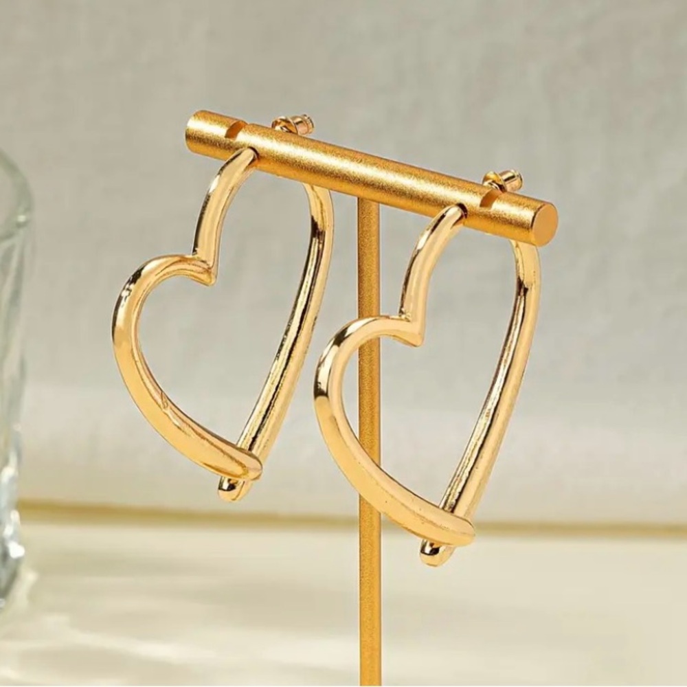*Brand new* Heart hoop earrings